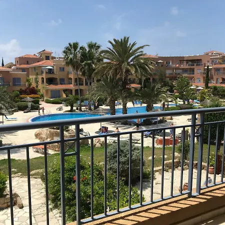 Limnaria Gardens - Modern 1 Bed, Walk To & Shops * Paphos