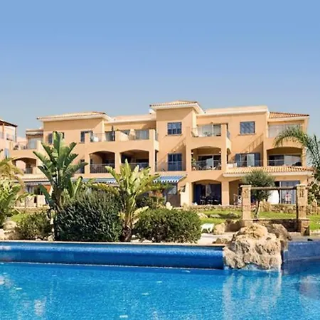 Limnaria Gardens - Modern 1 Bed, Walk To & Shops *