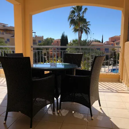 Limnaria Gardens - Modern 1 Bed, Walk To & Shops Apartment