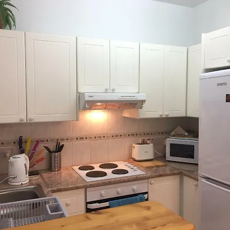 Limnaria Gardens - Modern 1 Bed, Walk To & Shops Paphos