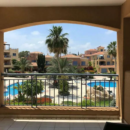 Limnaria Gardens - Modern 1 Bed, Walk To & Shops *