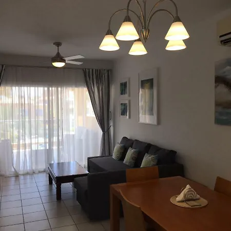 Apartment Limnaria Gardens - Modern 1 Bed, Walk To & Shops Paphos