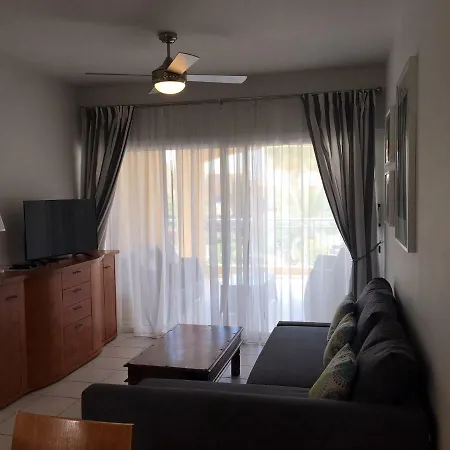 Apartment Limnaria Gardens - Modern 1 Bed, Walk To & Shops *