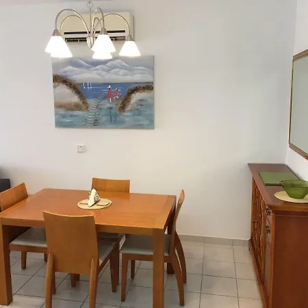 Apartment Limnaria Gardens - Modern 1 Bed, Walk To & Shops