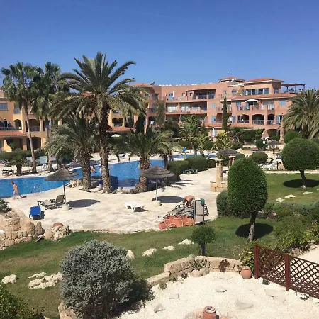 Limnaria Gardens - Modern 1 Bed, Walk To & Shops Pafos