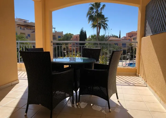 Limnaria Gardens - Modern 1 Bed, Walk To & Shops Apartmán