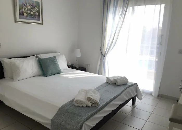 Limnaria Gardens - Modern 1 Bed, Walk To & Shops Apartmán Paphos