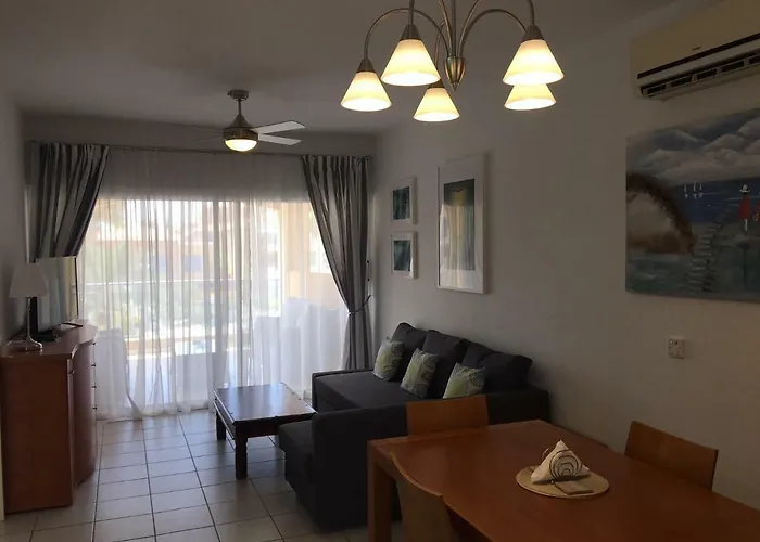 Apartmán Limnaria Gardens - Modern 1 Bed, Walk To & Shops Paphos