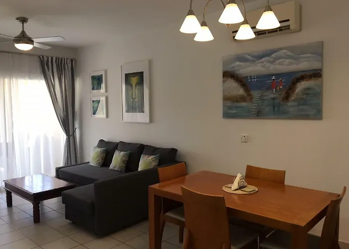 Limnaria Gardens - Modern 1 Bed, Walk To & Shops * Paphos