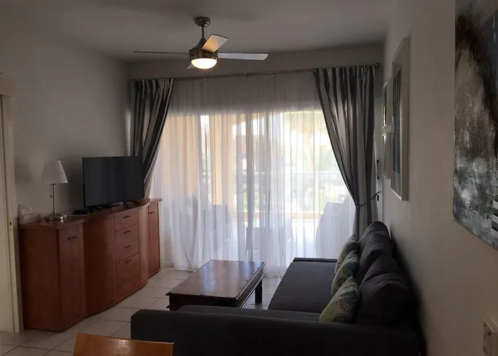 Apartmán Limnaria Gardens - Modern 1 Bed, Walk To & Shops *