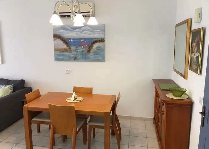 Apartamento Limnaria Gardens - Modern 1 Bed, Walk To & Shops