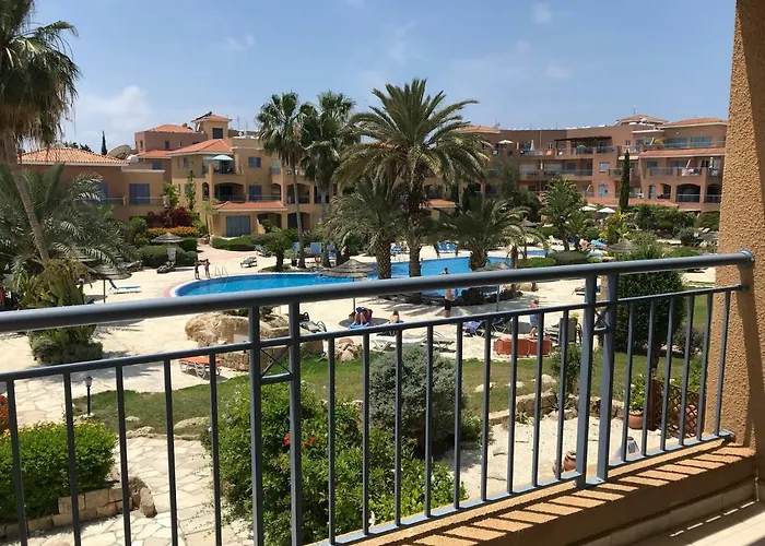 Limnaria Gardens - Modern 1 Bed, Walk To & Shops * Paphos